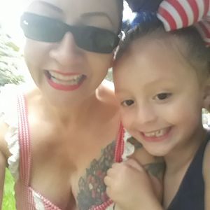 Meet your Posher, Shell-ay